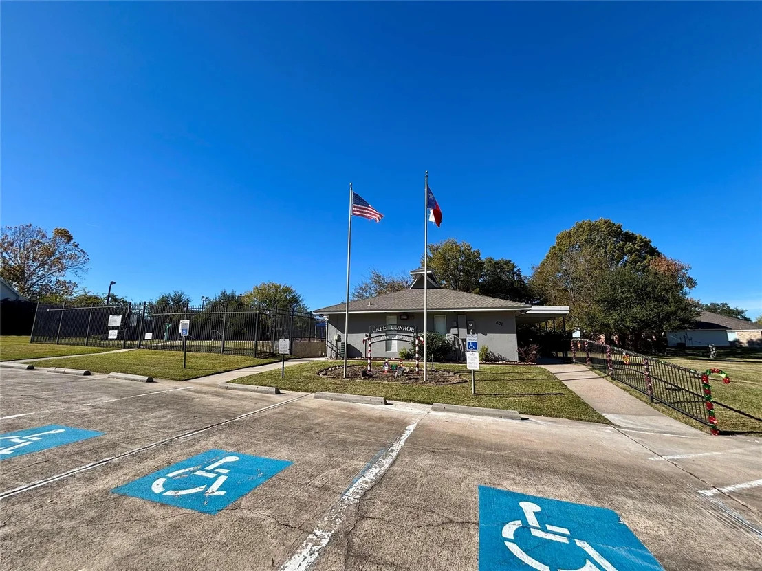 Photo of 805 Lake View Drive
