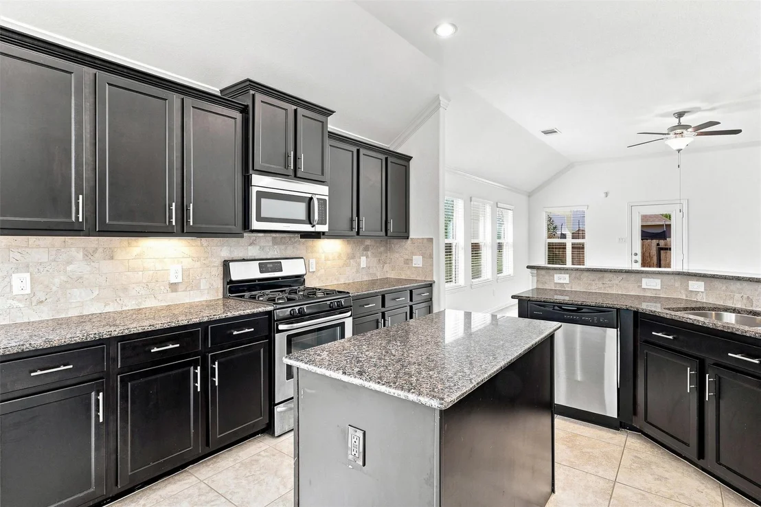 Photo of 637 Maple Point Drive E