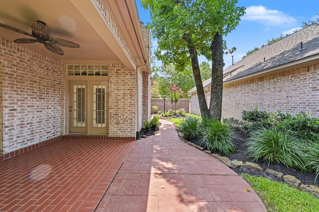 Photo of 22 N Castlegreen Circle