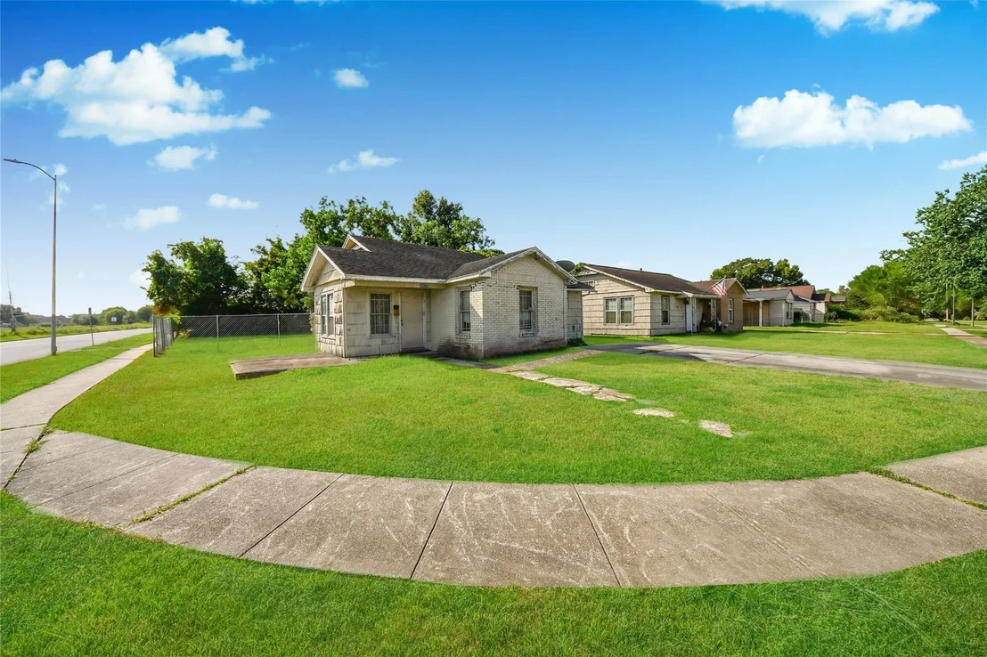Photo of 8470 Wier Drive