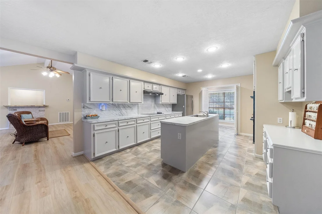 Photo of 12155 Hawthorne Drive