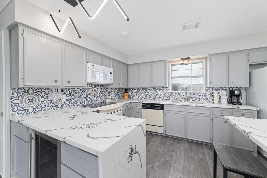 Photo of 610 Seashell Drive