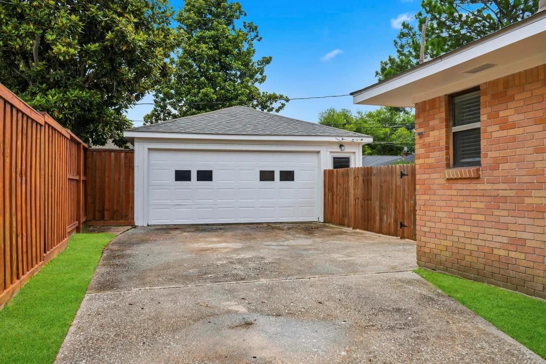 Photo of 2110 Oceanview Drive
