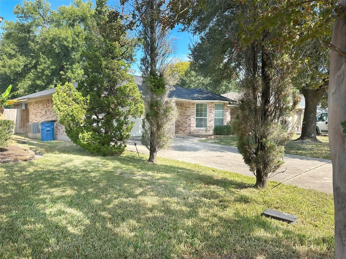 Photo of 7838 Yellow Pine Drive
