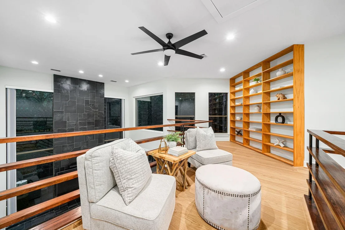 Photo of 102 Lakeside Oaks Drive
