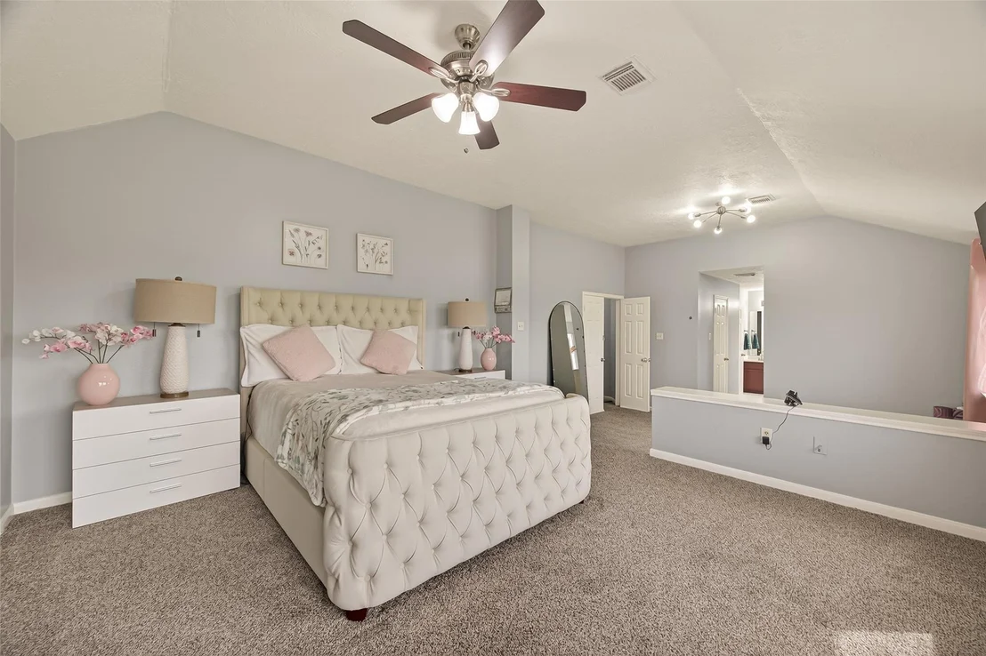 Photo of 579 Rivergrove Drive