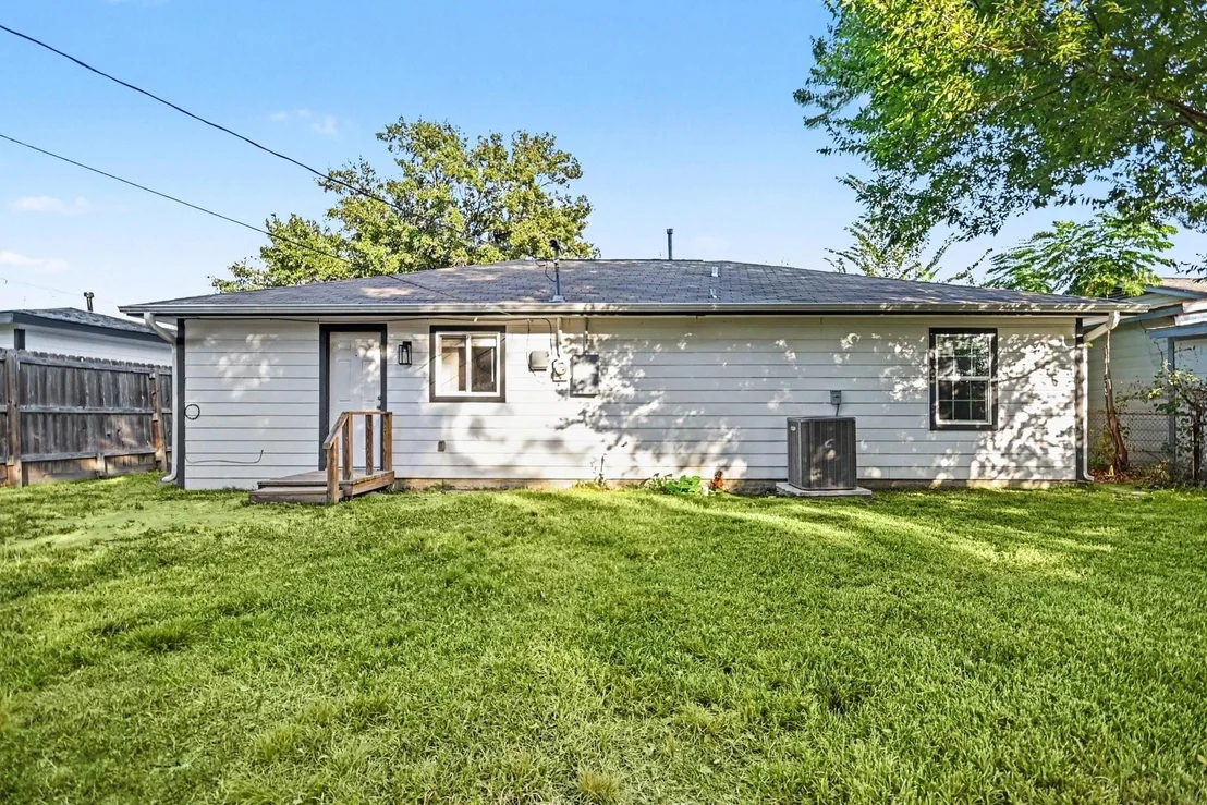 Photo of 7346 Okinawa Road