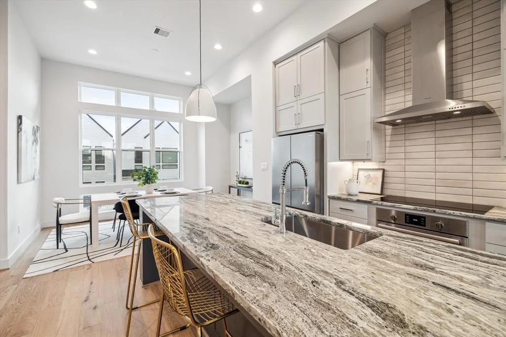 Photo of 2115 Emancipation Avenue