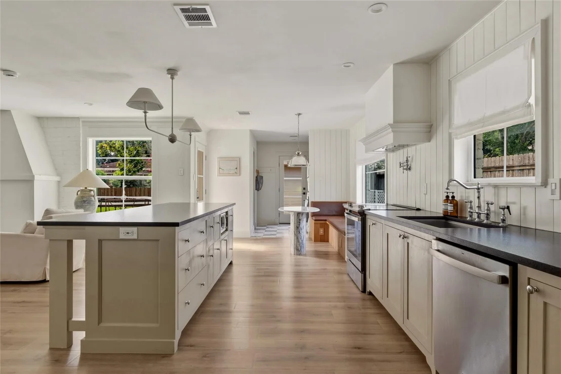 Photo of 12035 Riverview Drive