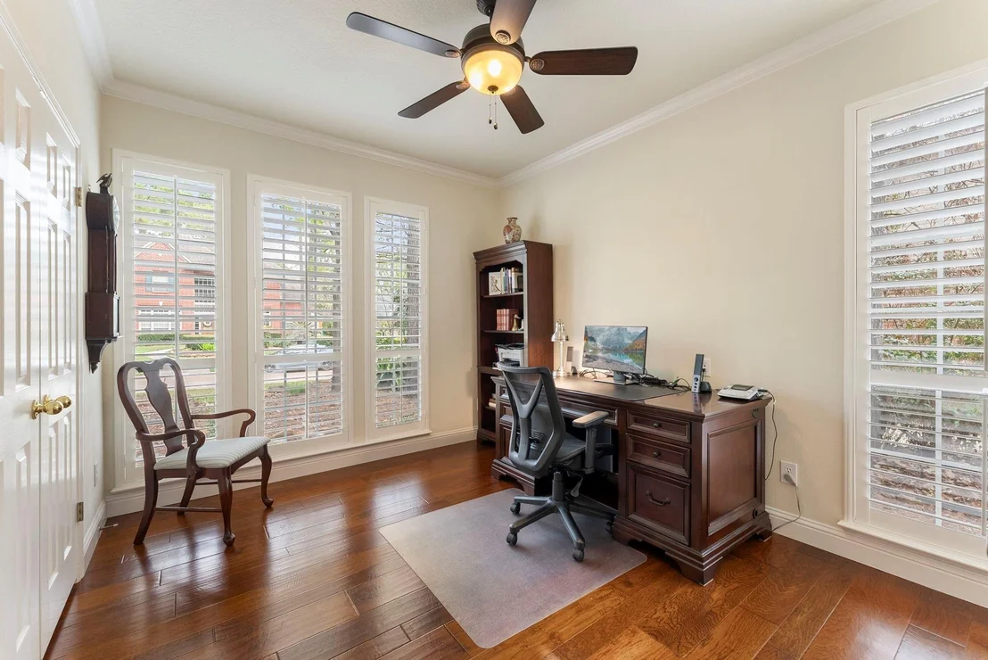 Photo of 75 N Floral Leaf Circle