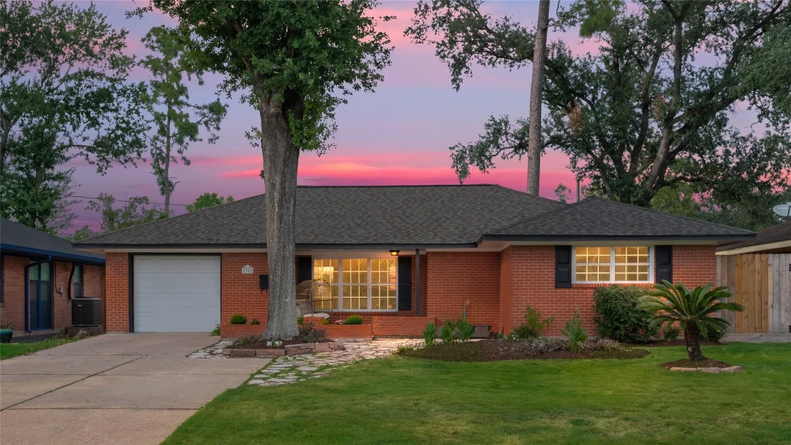 Photo of 2302 Hewitt Drive