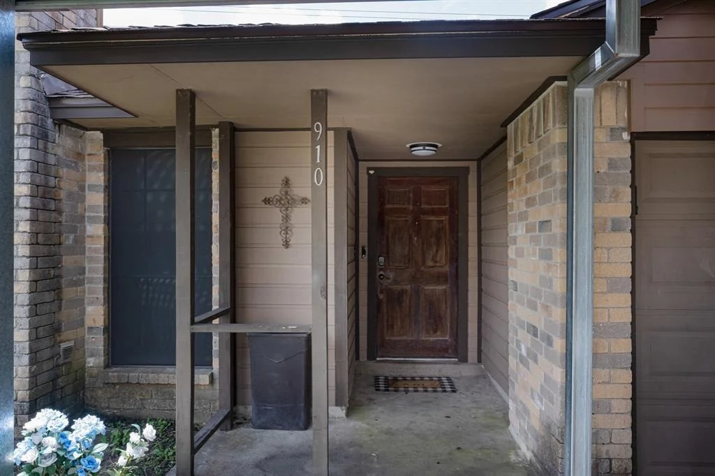 Photo of 910 Wildwood Drive