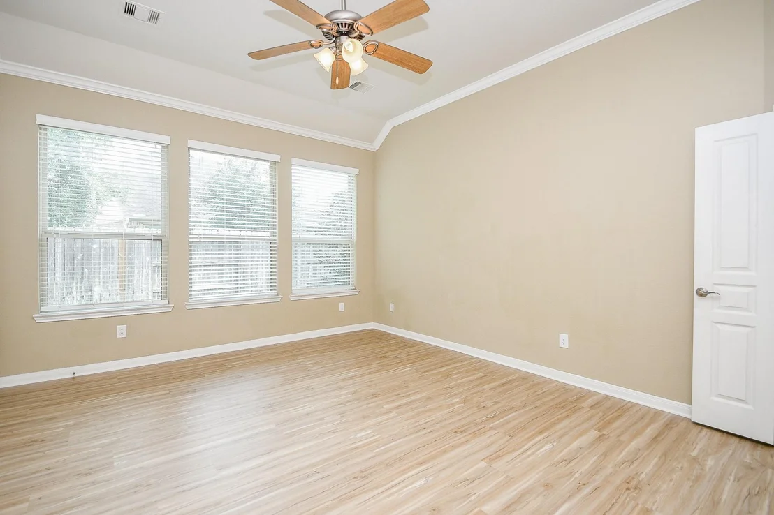 Photo of 4819 Oak Rambling Drive