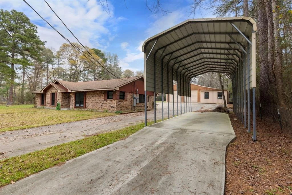 Photo of 16202 Surrey Lane