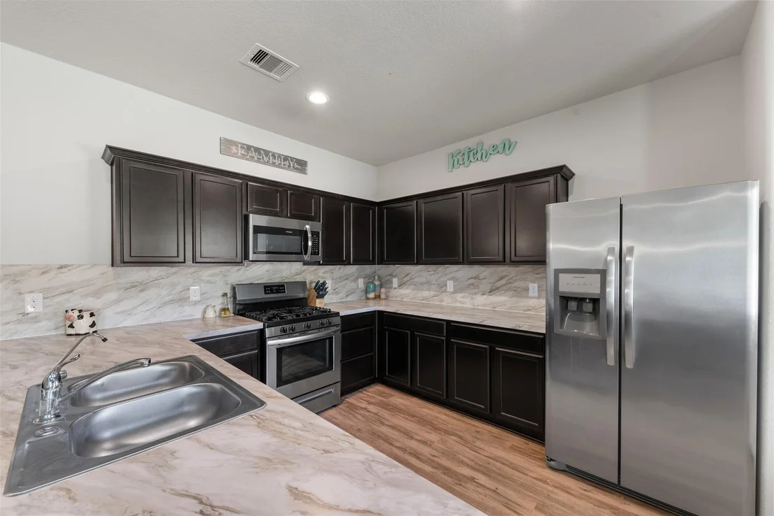Photo of 6031 Purple Iris Street
