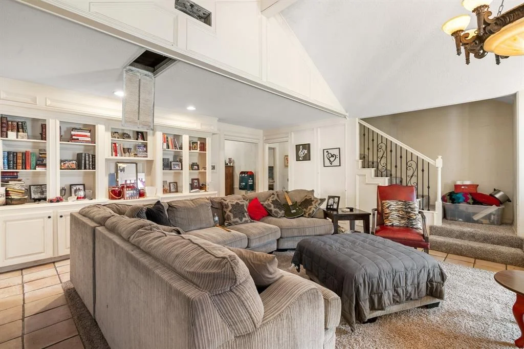 Photo of 323 Laura Lane