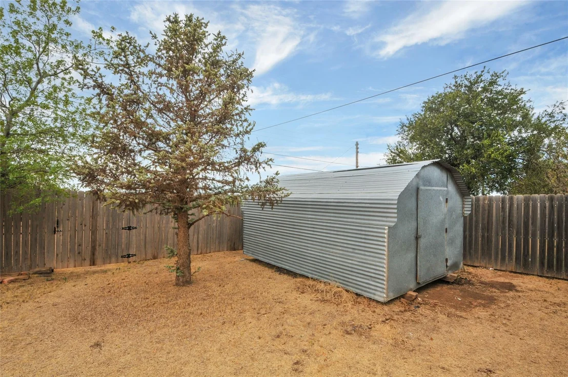 Photo of 802 Ridgelea Drive