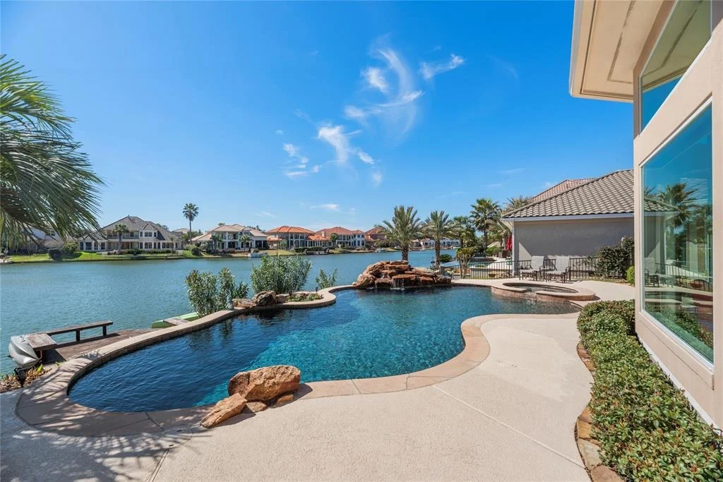 Photo of 18919 Crescent Bay Drive