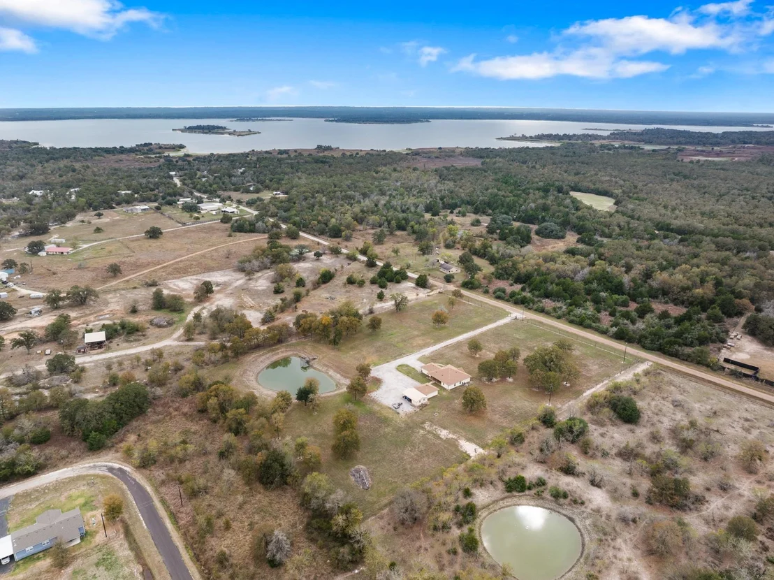 Photo of 1635 Lakeview Drive