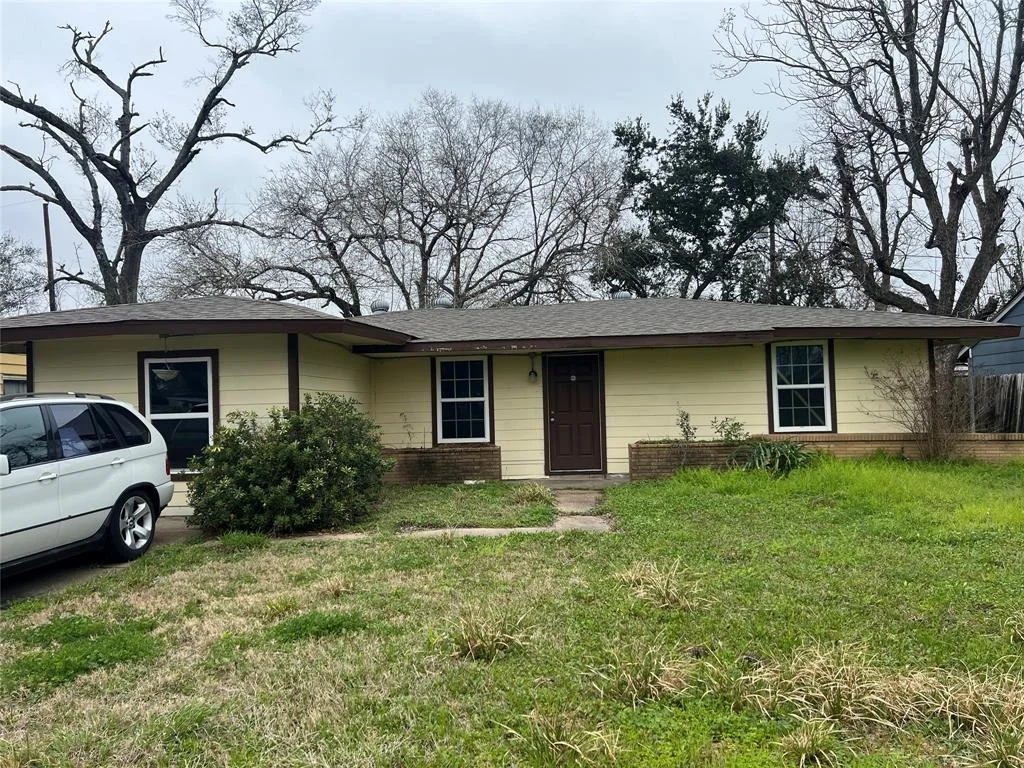 Photo of 5619 Lyndhurst Drive