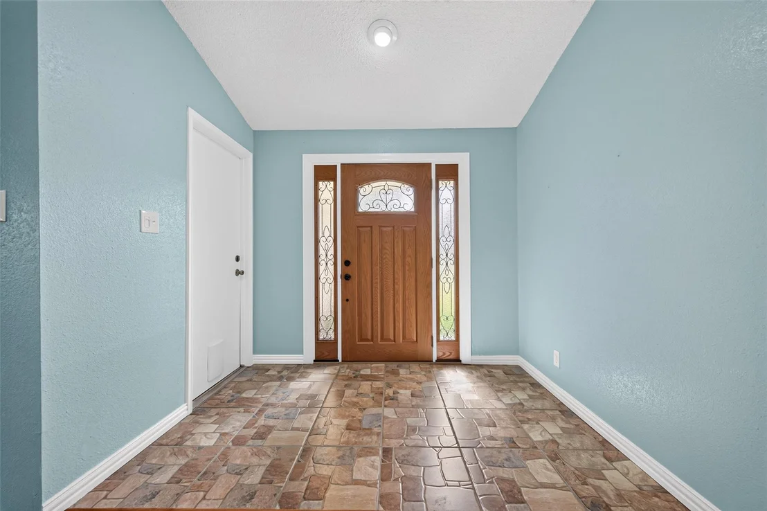 Photo of 17531 Crestline Road
