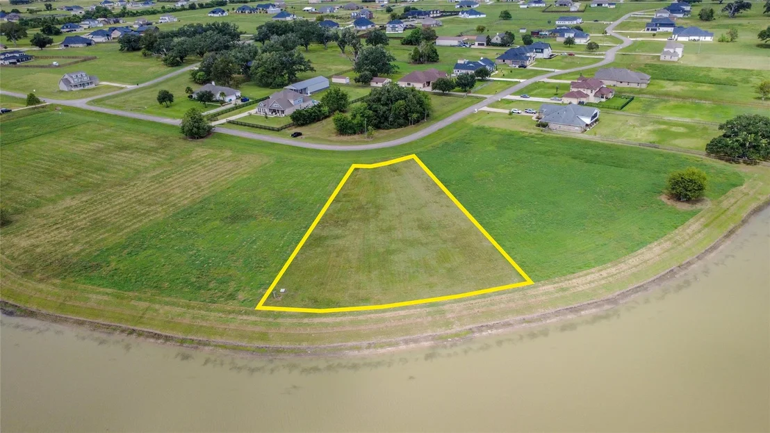 Photo of 1302 Lakeland Circle
