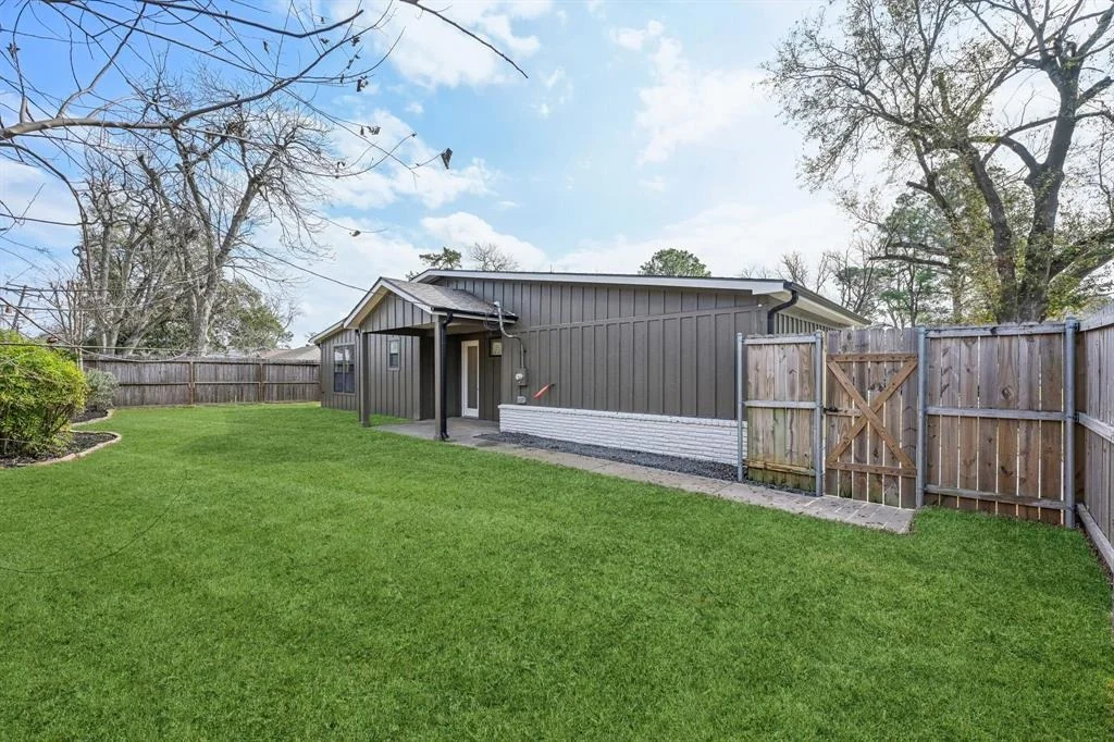 Photo of 10522 Mayfield Road