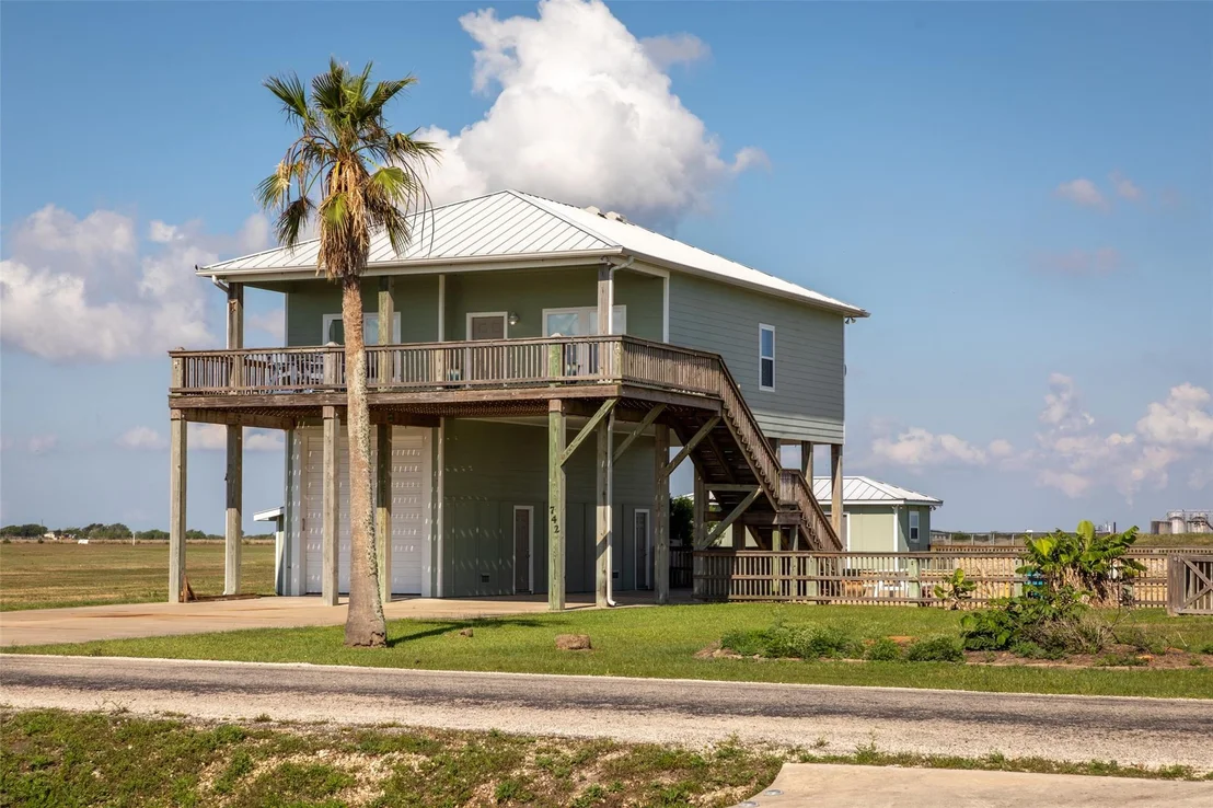 Photo of 742 Bay Drive