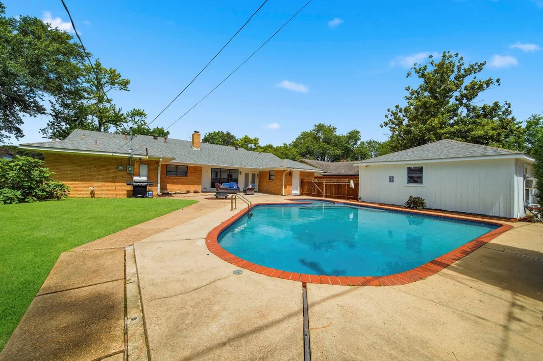 Photo of 2110 Oceanview Drive