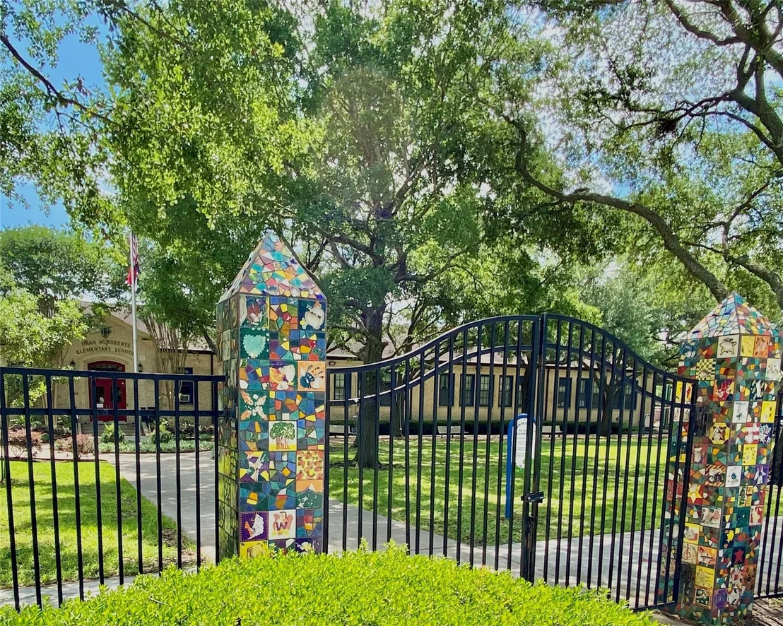 Photo of 2345 Blue Bonnet Boulevard