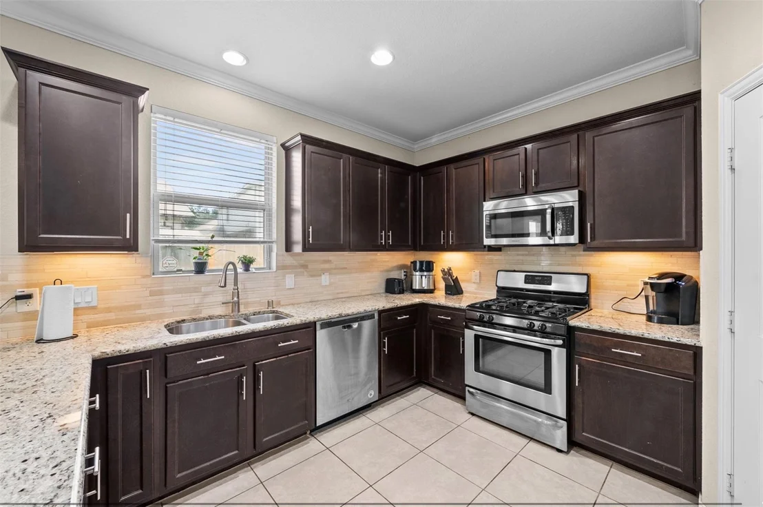Photo of 2245 Maple Point Drive N
