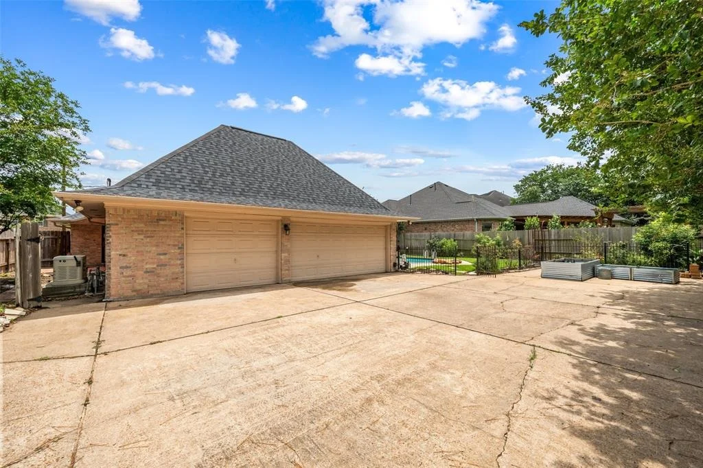 Photo of 19011 Oakway Drive