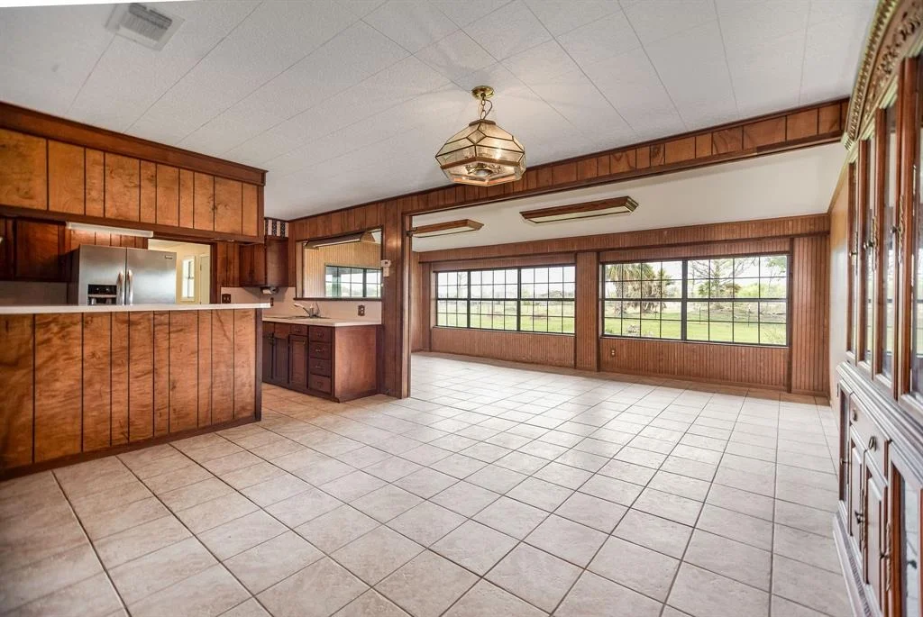 Photo of 587 Seakist Road
