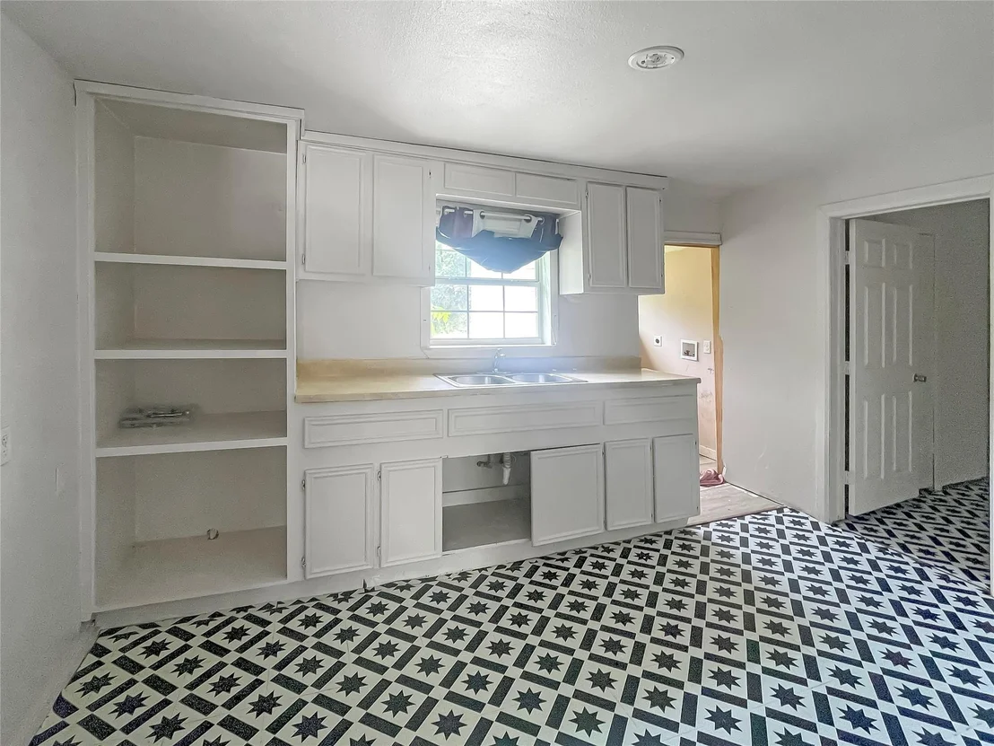 Photo of 7115 Phillips Street