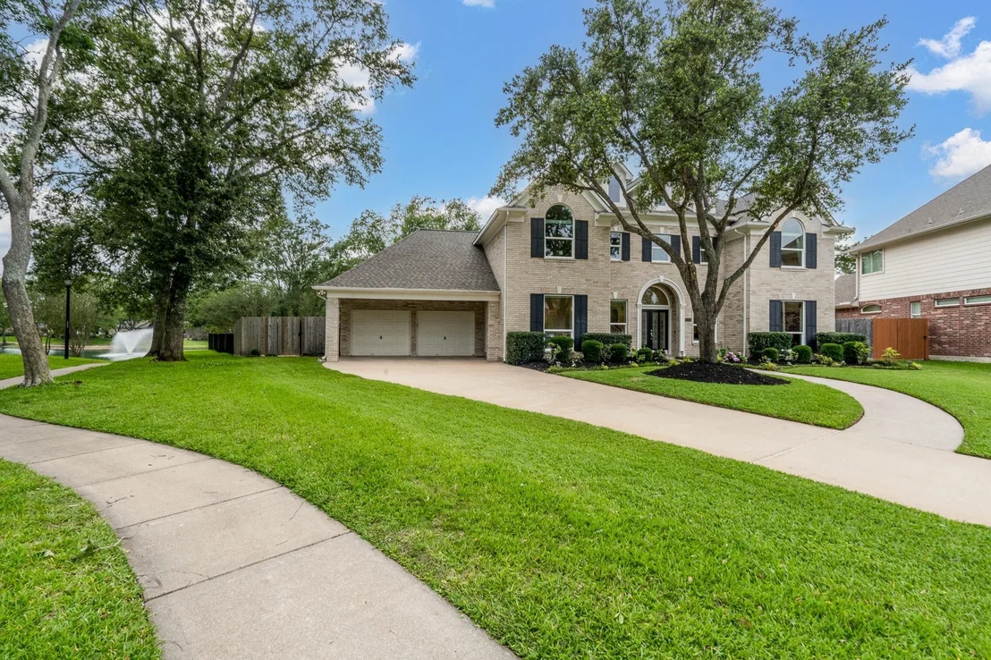 Photo of 15903 Lake Loop Drive