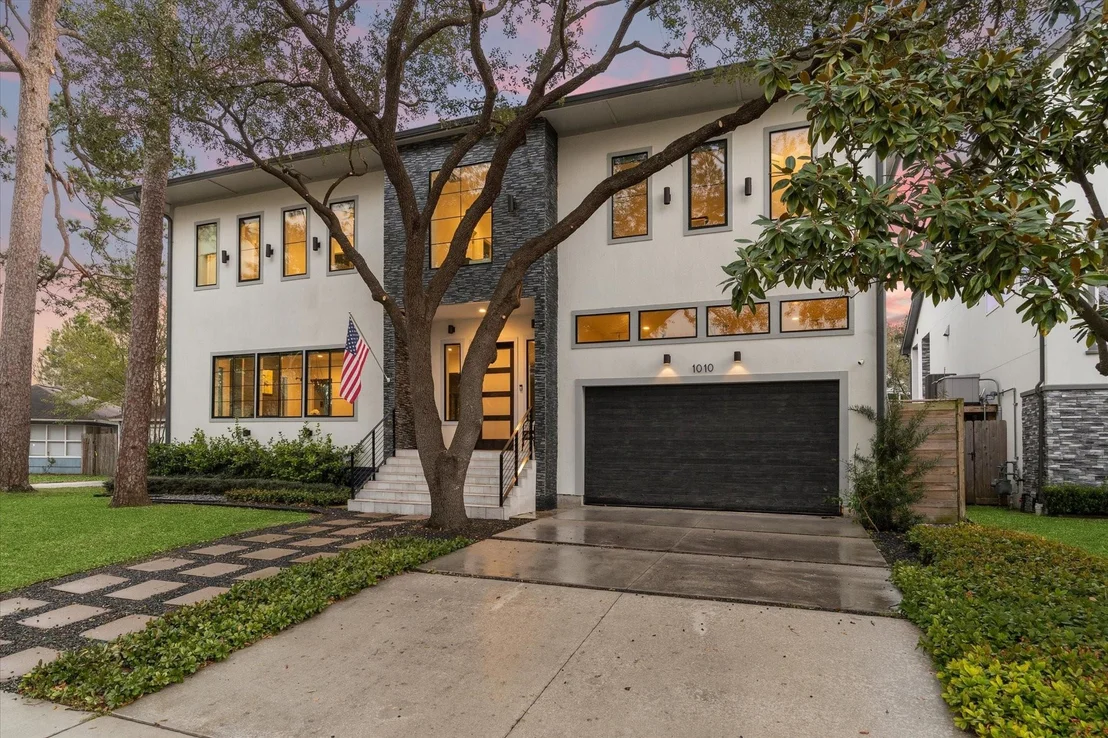 Photo of 1010 Waltway Drive