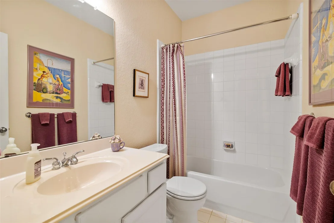 Photo of 122 S Evangeline Oaks Circle