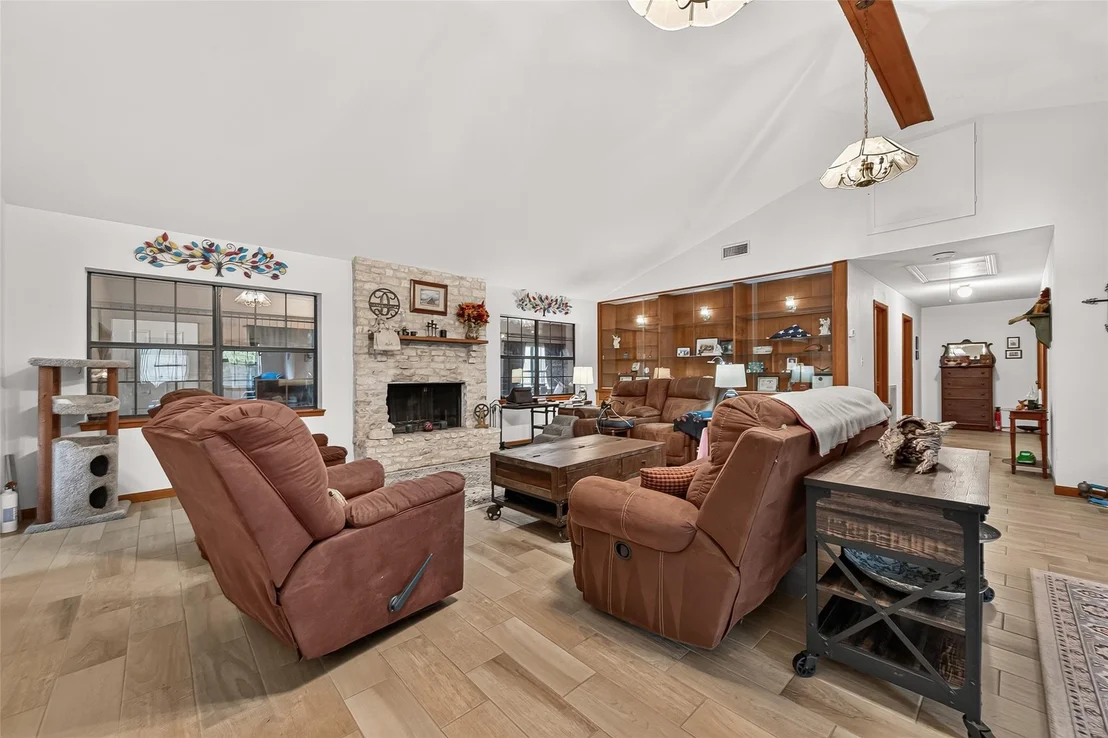 Photo of 1135 Buescher Road