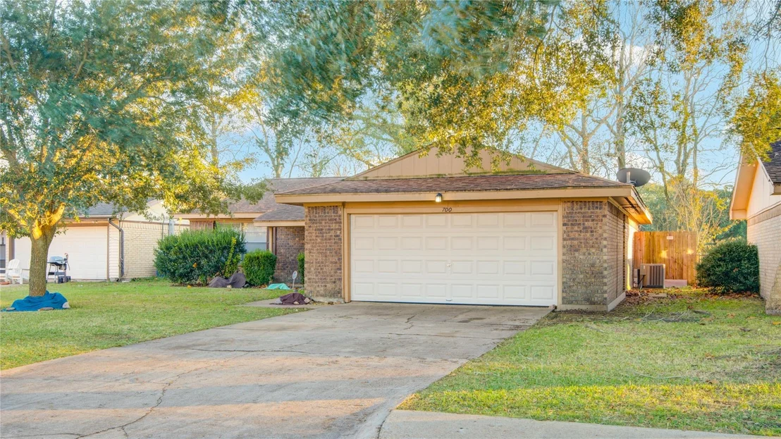 Photo of 700 N Plantation Drive