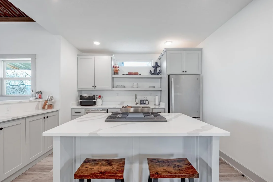 Photo of 574 River Oaks Drive