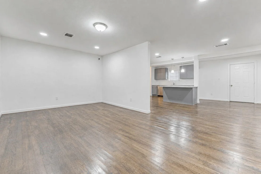 Photo of 907 Whitaker Avenue