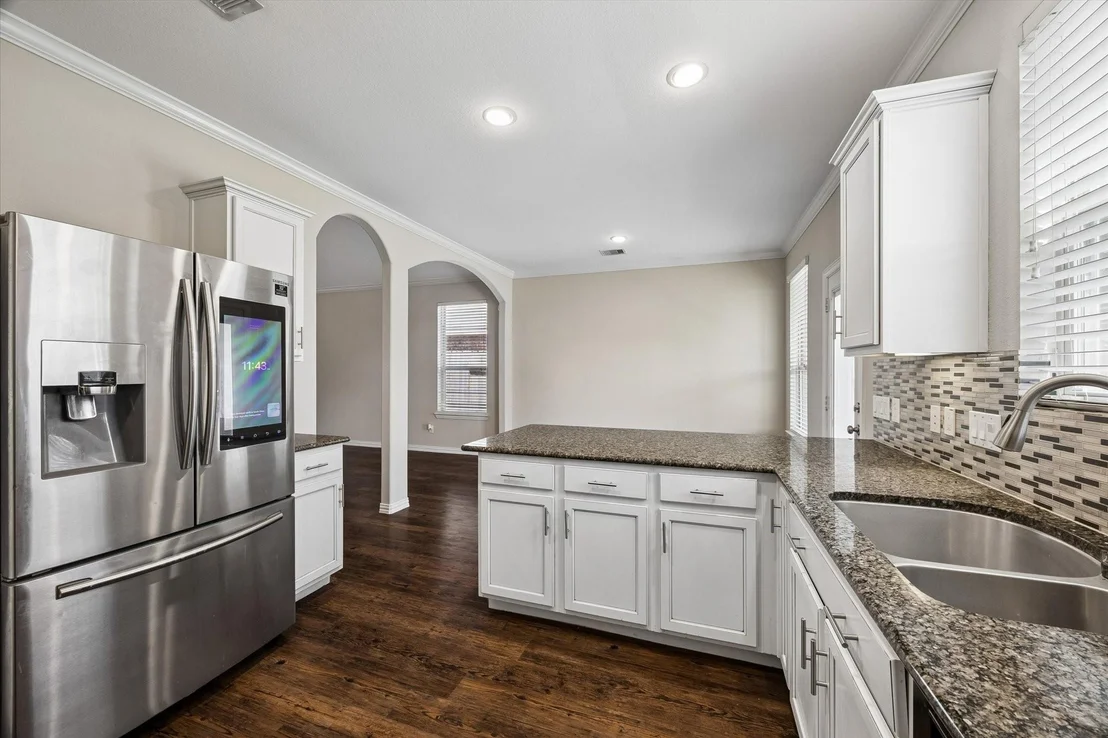 Photo of 660 Oak Circle Drive E