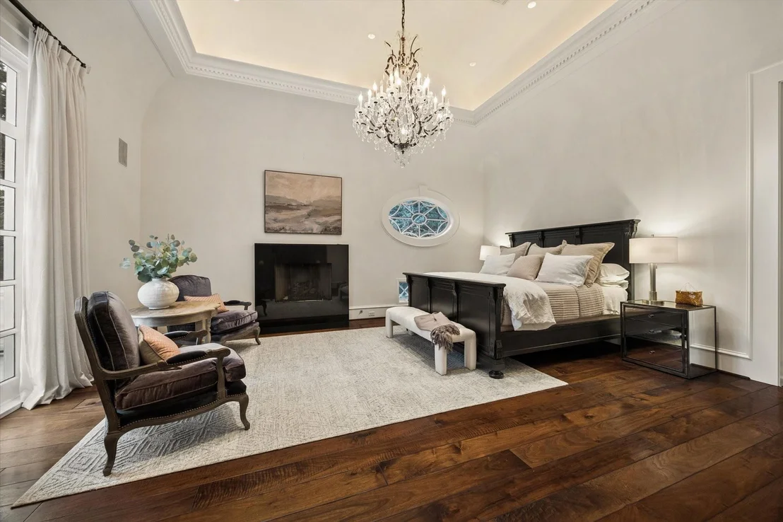 Photo of 20 Sunset Boulevard