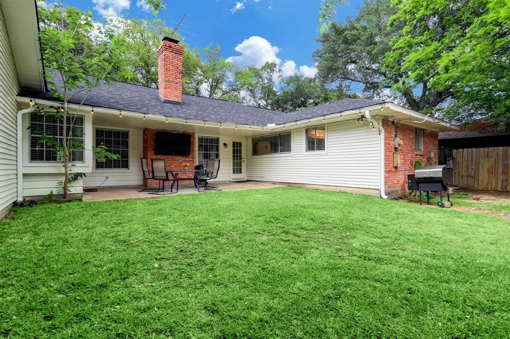 Photo of 8123 Braesview Lane