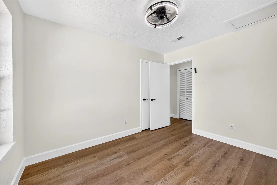 Photo of 8515 Rivercross Road