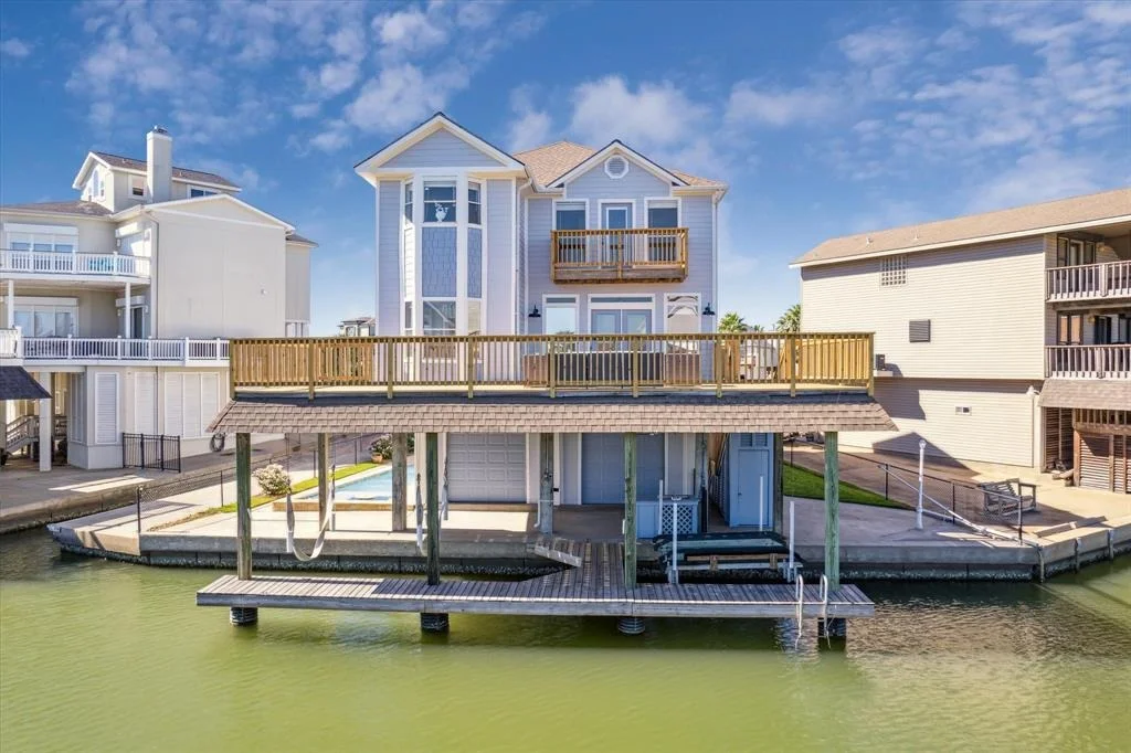 Photo of 210 Easterly