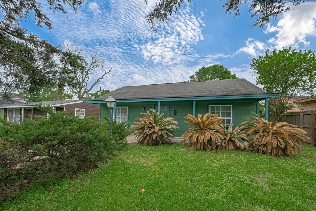 Photo of 7333 Lakehurst Drive
