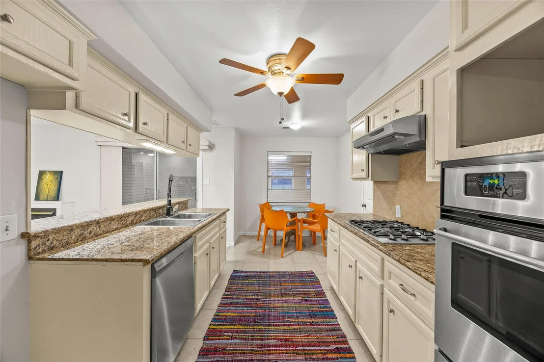 Photo of 1607 Buescher Drive