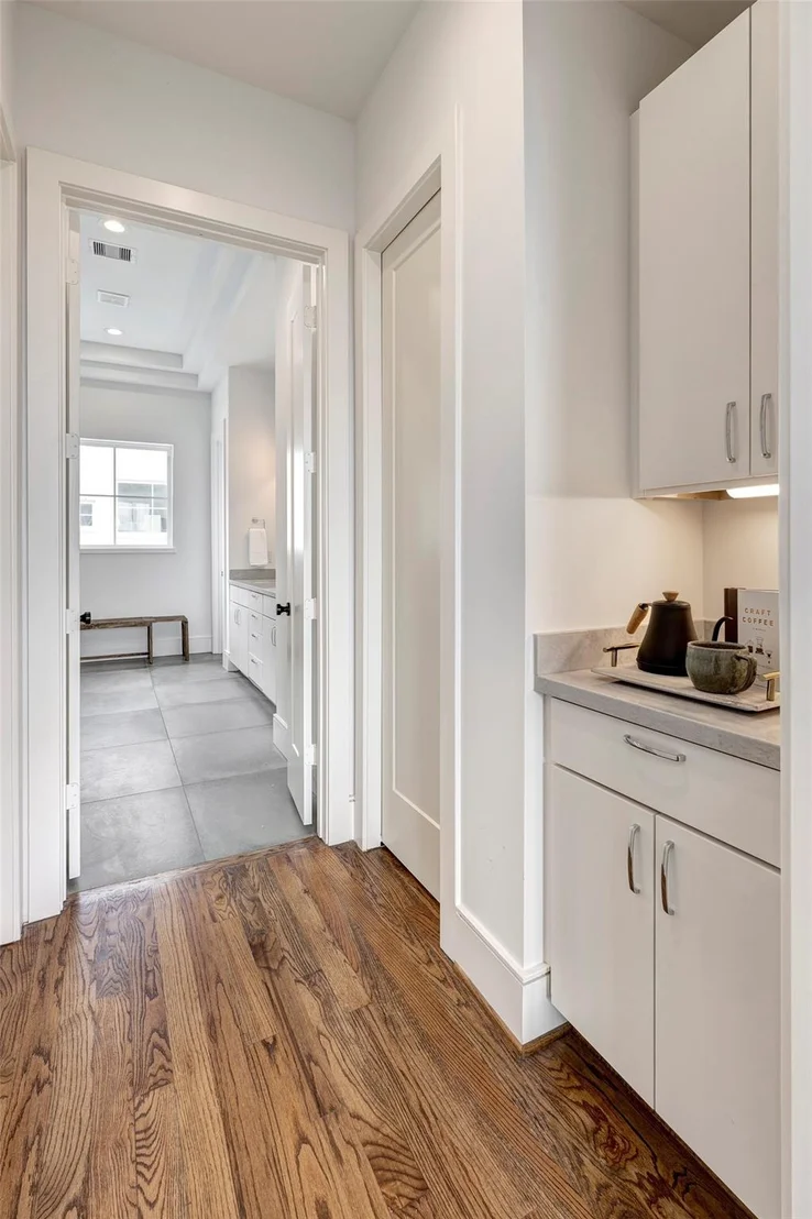 Photo of 802 Detering Street