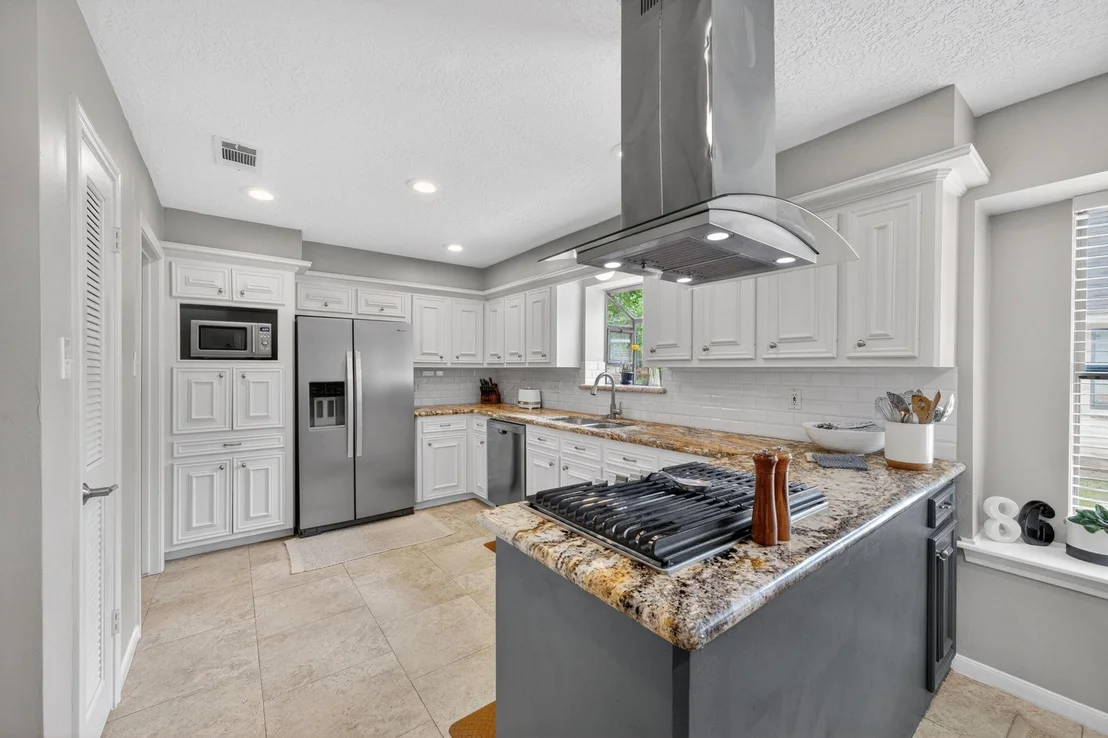 Photo of 1602 S Hearthside Drive